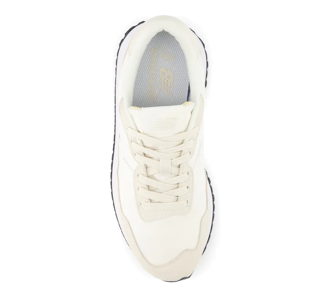 WOMEN'S 237 indoor track running shoe employment