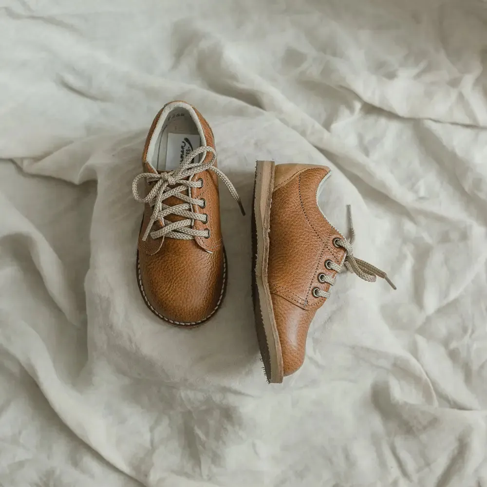 Brave Walk Oliver Oxford - Tan/Cognac