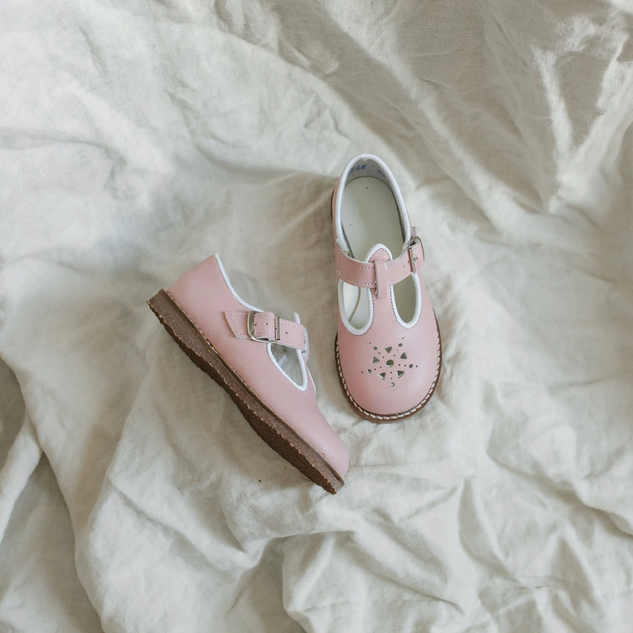 Comfortable kids' shoes Abrasion resistant Anna T-Strap - Pink