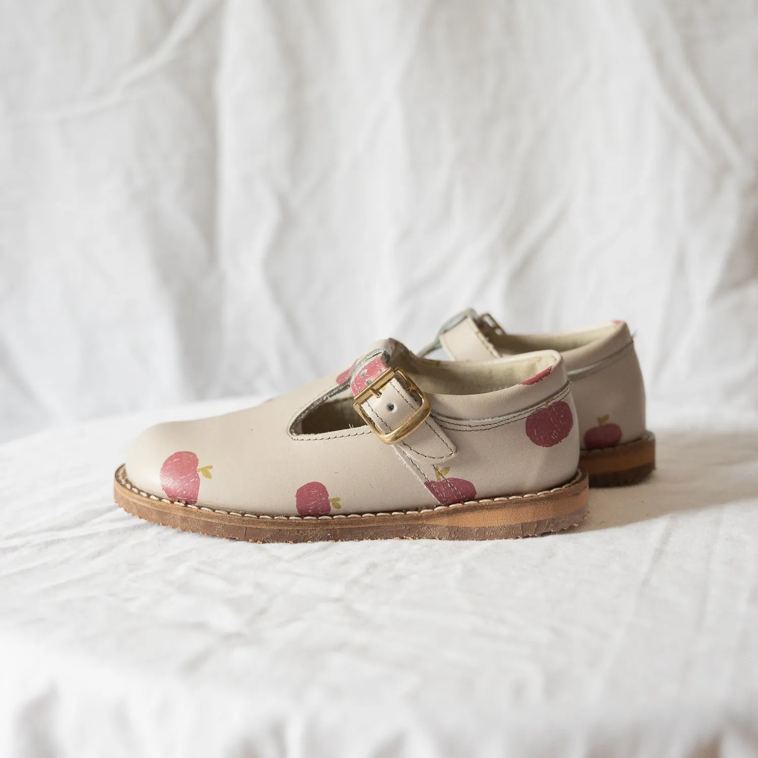 Smooth Surface Flora T-Strap - Apple