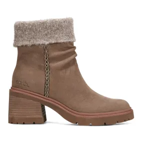 High Traction Weekend Wanderer Padded Interior Snow Trekker Gresa Waterproof Block Heel Round Toe Casual Booties