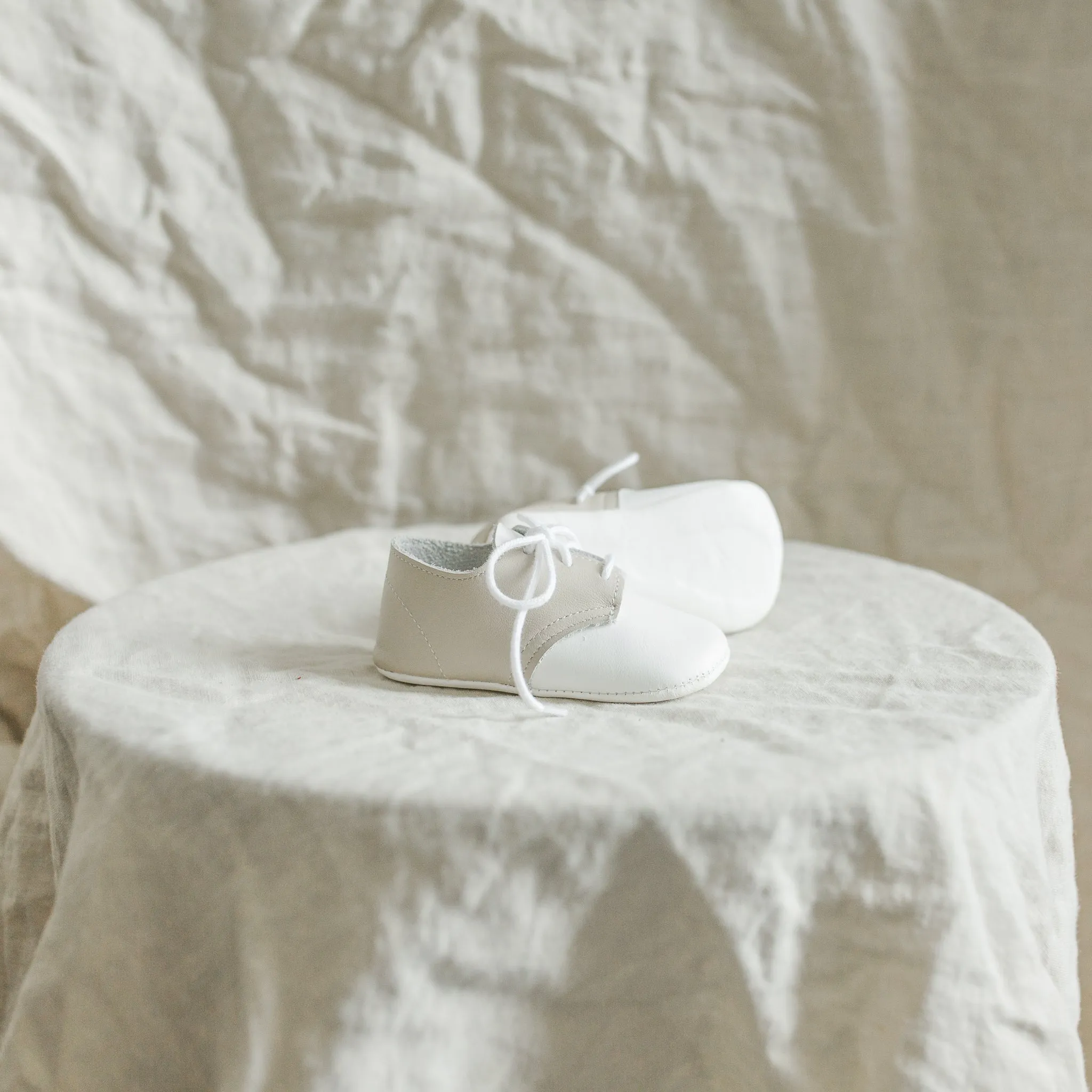 Soft Soled Oxford - White/Ecru Feather Light Long Distance material